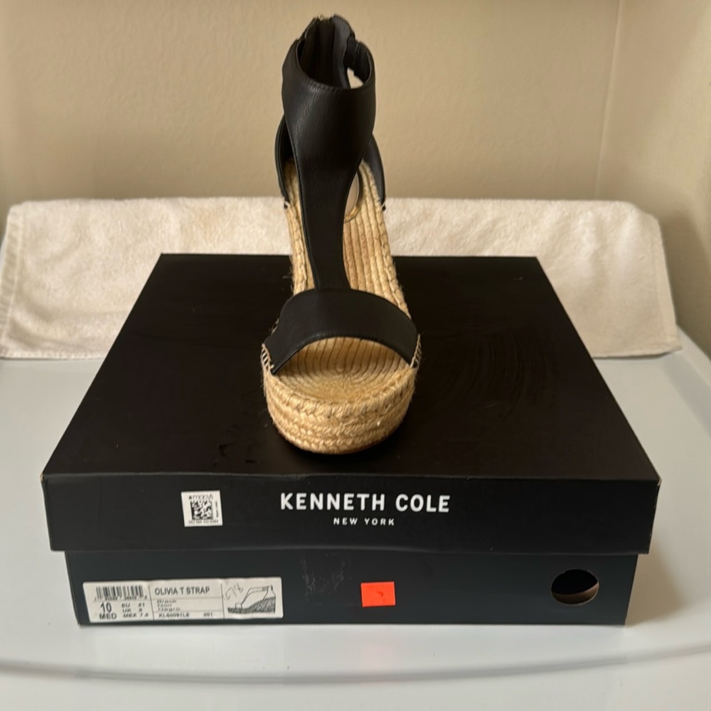 Kenneth Cole Olivia T Strap Wedege
